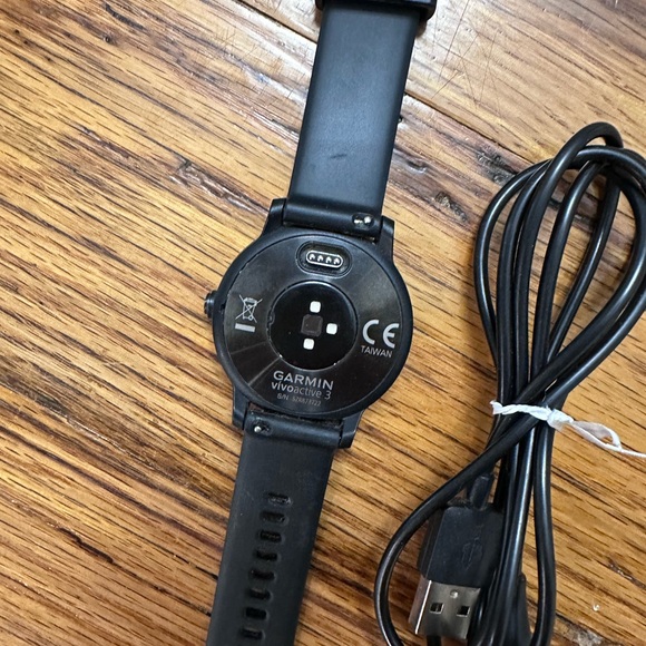 Garmin Black Smartwatch with Charging Cable - Picture 4 of 7